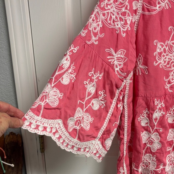 Chic Pink and White Embroidered Blouse - Picture 3 of 10